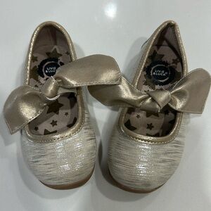 Livi’s and Luca Gold Dress Shoes with Bow. Baby size 6. Gently used